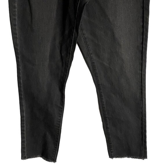 Universal Thread Women's High-Rise Straight Denim Jeans - Picture 3 of 8